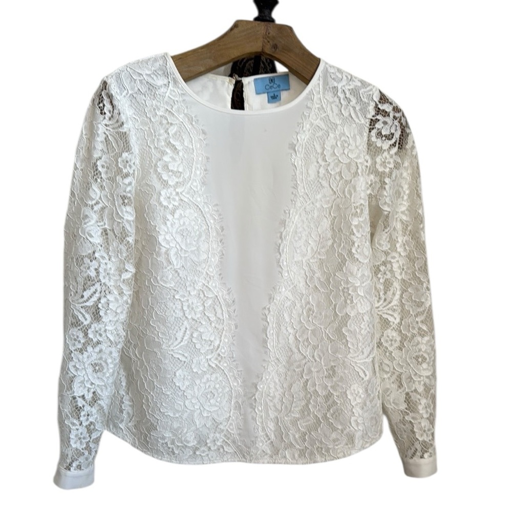 Chic White Lace Fitted Blouse